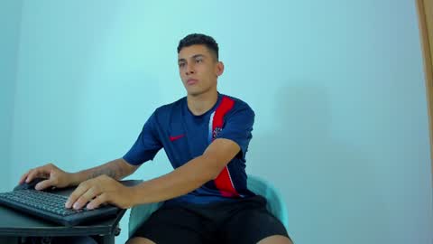 MAX     online show from 07-08-26, 11:31