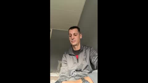 Snapshot of maxbose666 chatting on 12-23-24, 01:03 Max online show from 12-23-24, 01:03