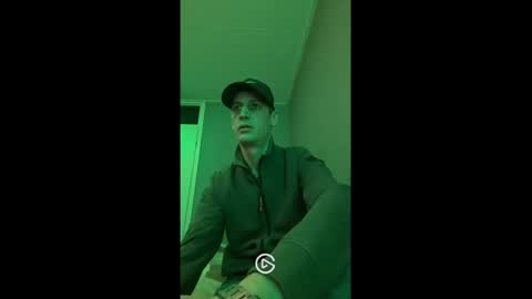 Snapshot of maxbose666 chatting on 01-26-25, 01:52 Max online show from 01-26-25, 01:52