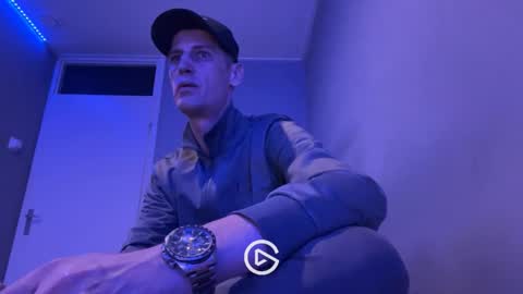 Snapshot of maxbose666 chatting on 02-17-25, 06:48 Max online show from 02-17-25, 06:48