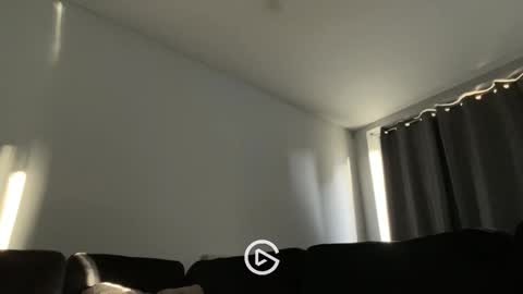 Snapshot of maxbose666 chatting on 11-17-25, 02:01 Max online show from 11-17-25, 02:01