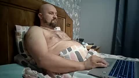 Snapshot of maxhunter chatting on 06-12-26, 06:01 maxhunter online show from 06-12-26, 06:01