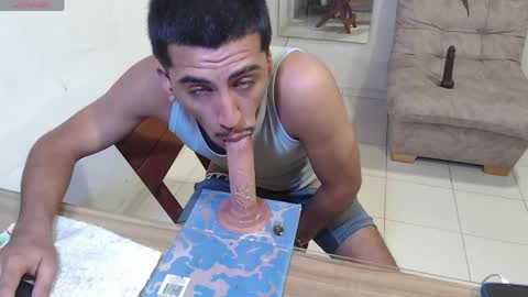 Snapshot of maxi_dick33 chatting on 05-27-26, 02:58 maxi dick online show from 05-27-26, 02:58
