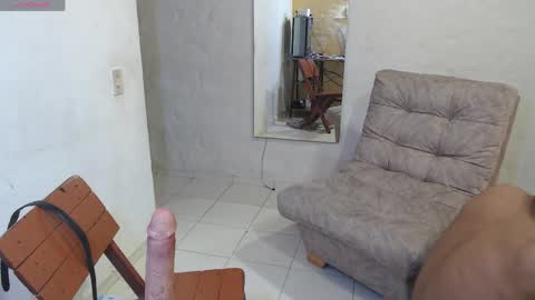 Snapshot of maxi_dick33 chatting on 06-04-26, 05:52 maxi dick online show from 06-04-26, 05:52
