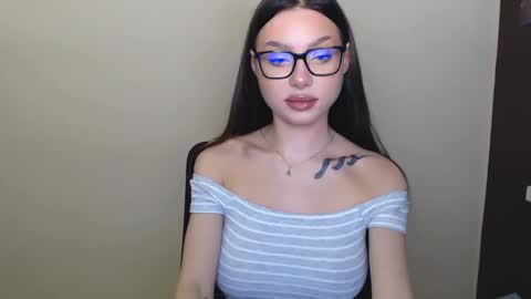 Snapshot of maxi_sweetheart chatting on 12-14-24, 01:27 Joanna online show from 12-14-24, 01:27