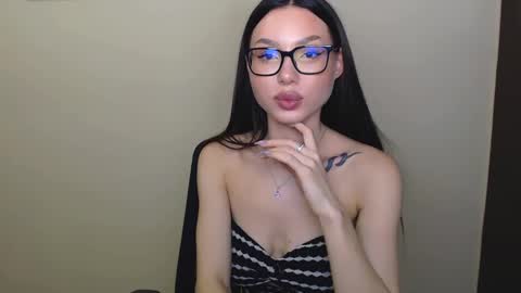 Snapshot of maxi_sweetheart chatting on 12-29-24, 12:45 Joanna online show from 12-29-24, 12:45