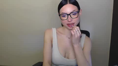 Snapshot of maxi_sweetheart chatting on 01-05-25, 09:15 Joanna online show from 01-05-25, 09:15