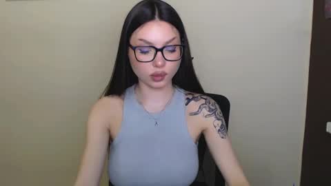 Snapshot of maxi_sweetheart chatting on 02-25-25, 04:21 Joanna online show from 02-25-25, 04:21