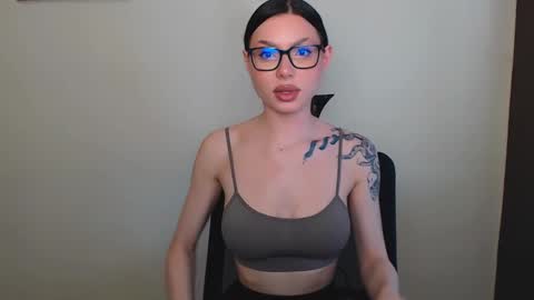 Snapshot of maxi_sweetheart chatting on 03-10-25, 11:21 Joanna online show from 03-10-25, 11:21