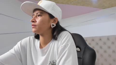 Snapshot of maxigarcia_ chatting on 05-28-26, 10:29 Maxi online show from 05-28-26, 10:29