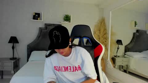 Snapshot of maxigarcia_ chatting on 06-20-26, 11:40 Maxi online show from 06-20-26, 11:40