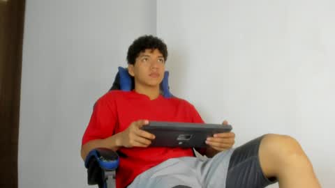 Maximiliano online show from 06-17-26, 11:56
