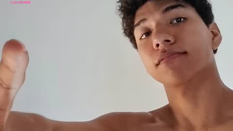 Maximiliano online show from 07-16-26, 01:39