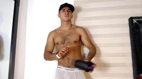 Maximo Sebastian online show from 05-18-26, 01:56