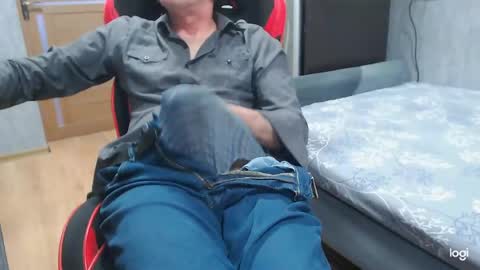 maximus3334 online show from 04-25-26, 01:41