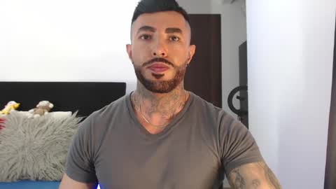 Independent Model online show from 05-12-26, 03:58