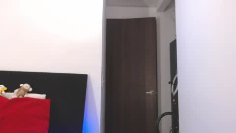 Independent Model online show from 05-15-26, 03:46