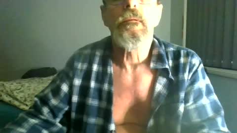 Snapshot of maximus_oreally chatting on 06-14-26, 02:30 Max online show from 06-14-26, 02:30