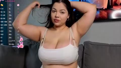 Snapshot of maxinehearl chatting on 05-29-26, 10:24 Monica online show from 05-29-26, 10:24