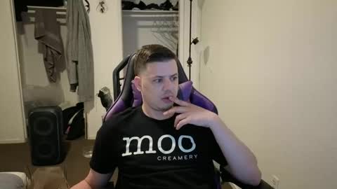 Snapshot of maxishere000 chatting on 10-02-25, 08:43 IG online show from 10-02-25, 08:43