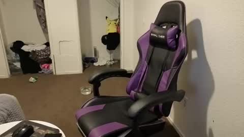 Snapshot of maxishere000 chatting on 10-10-25, 11:31 IG online show from 10-10-25, 11:31