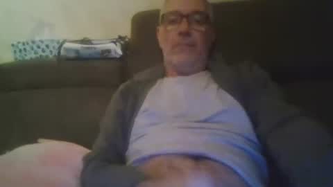 Snapshot of maxou569 chatting on 11-08-25, 08:03 maxou569 online show from 11-08-25, 08:03