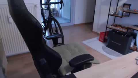 maxp0wer21 online show from 12-14-24, 01:05