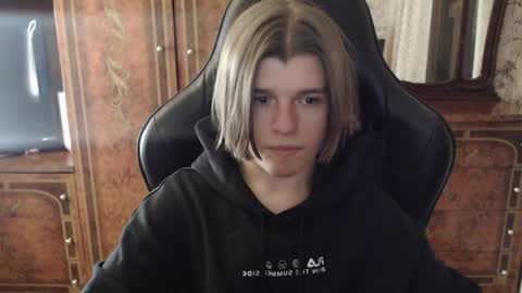 Snapshot of maxplay18 chatting on 12-12-24, 08:32 Max online show from 12-12-24, 08:32