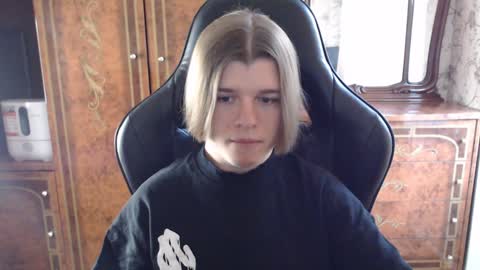 Snapshot of maxplay18 chatting on 12-21-24, 10:17 Max online show from 12-21-24, 10:17