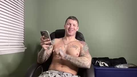 Snapshot of maxpleasant27 chatting on 01-09-25, 08:45 BBadAlpha online show from 01-09-25, 08:45