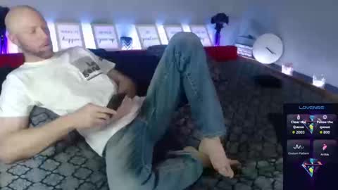 MaxRouger online show from 09-10-25, 04:12