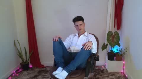 Snapshot of maxtopboy chatting on 12-20-24, 12:16 Max online show from 12-20-24, 12:16