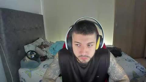 Snapshot of maxvibe_ chatting on 10-31-25, 09:49 maxvibe_ online show from 10-31-25, 09:49