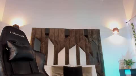 MAX online show from 02-13-25, 10:12