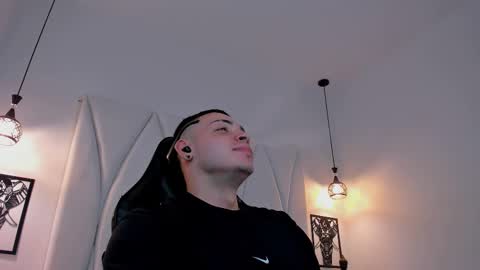 MAX online show from 02-21-25, 07:54