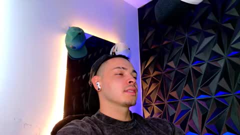 MAX online show from 10-28-25, 03:04