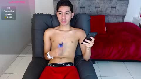 Snapshot of maxx_bigcock_ chatting on 06-10-26, 03:11 Max online show from 06-10-26, 03:11