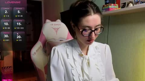 Snapshot of may_may_moon chatting on 05-29-26, 10:35 may_may_moon online show from 05-29-26, 10:35