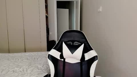 Mia online show from 02-24-26, 03:04