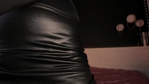 Snapshot of maya___muse chatting on 04-27-26, 02:37 Maya online show from 04-27-26, 02:37