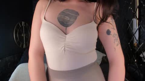 Snapshot of maya___muse chatting on 05-10-26, 02:44 Maya online show from 05-10-26, 02:44