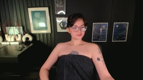 Snapshot of maya___muse chatting on 05-20-26, 02:34 Maya online show from 05-20-26, 02:34
