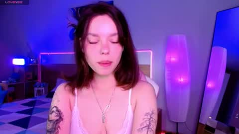 Snapshot of maya_hansen chatting on 07-03-26, 02:40 MAYA online show from 07-03-26, 02:40