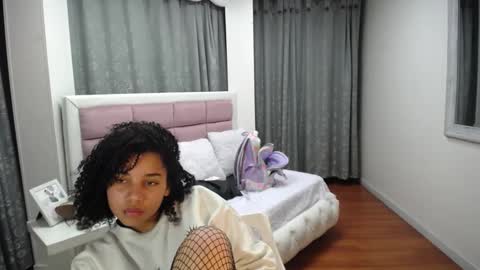 Snapshot of mayaa_ross chatting on 12-15-24, 06:18 Maya online show from 12-15-24, 06:18