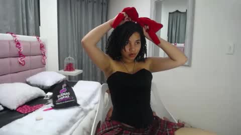 Snapshot of mayaa_ross chatting on 02-15-25, 09:16 Maya online show from 02-15-25, 09:16