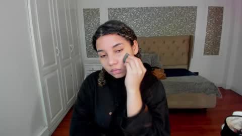 Snapshot of mayaa_ross chatting on 10-01-25, 02:28 Maya online show from 10-01-25, 02:28