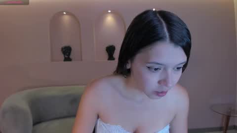 M A Y A    H O F F M A N online show from 12-18-25, 11:05