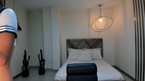 Snapshot of mayahoffman_ chatting on 01-17-26, 11:15 M A Y A H O F F M A N online show from 01-17-26, 11:15