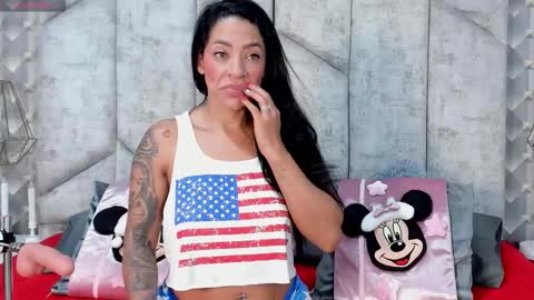 Nicolle Ruselle   Hello my lovely  schedule for great fun from  630 am and end 800 pm Colombian time I wait for you online show from 11-23-25, 10:37