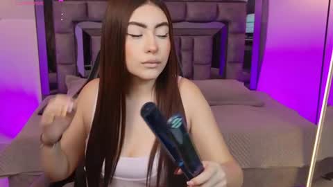 Snapshot of mayavexx chatting on 06-25-26, 03:05 Maya Vexx online show from 06-25-26, 03:05